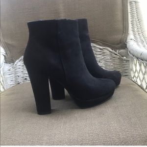 Report Black Booties!